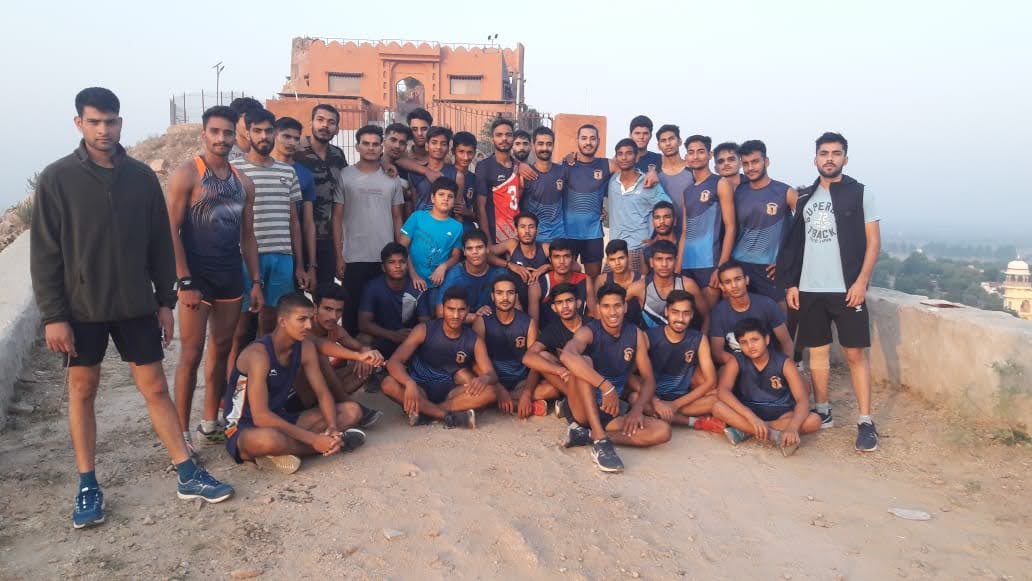 ROHITBU43731199's tweet photo. #justicefordefensestudents 
@rajnathsingh @PMOIndia @adgpi @DefenceMinIndia @IAF_MCC @indiannavy
        
भारतीय सरकार द्वारा युवाओ के भविष्य के साथ खिलवाड किया जा रहा है।
भारतीय सेना की तैयारी कर रहे defense students की भर्तीया कराई जाए। https://t.co/uIB3SGuszK