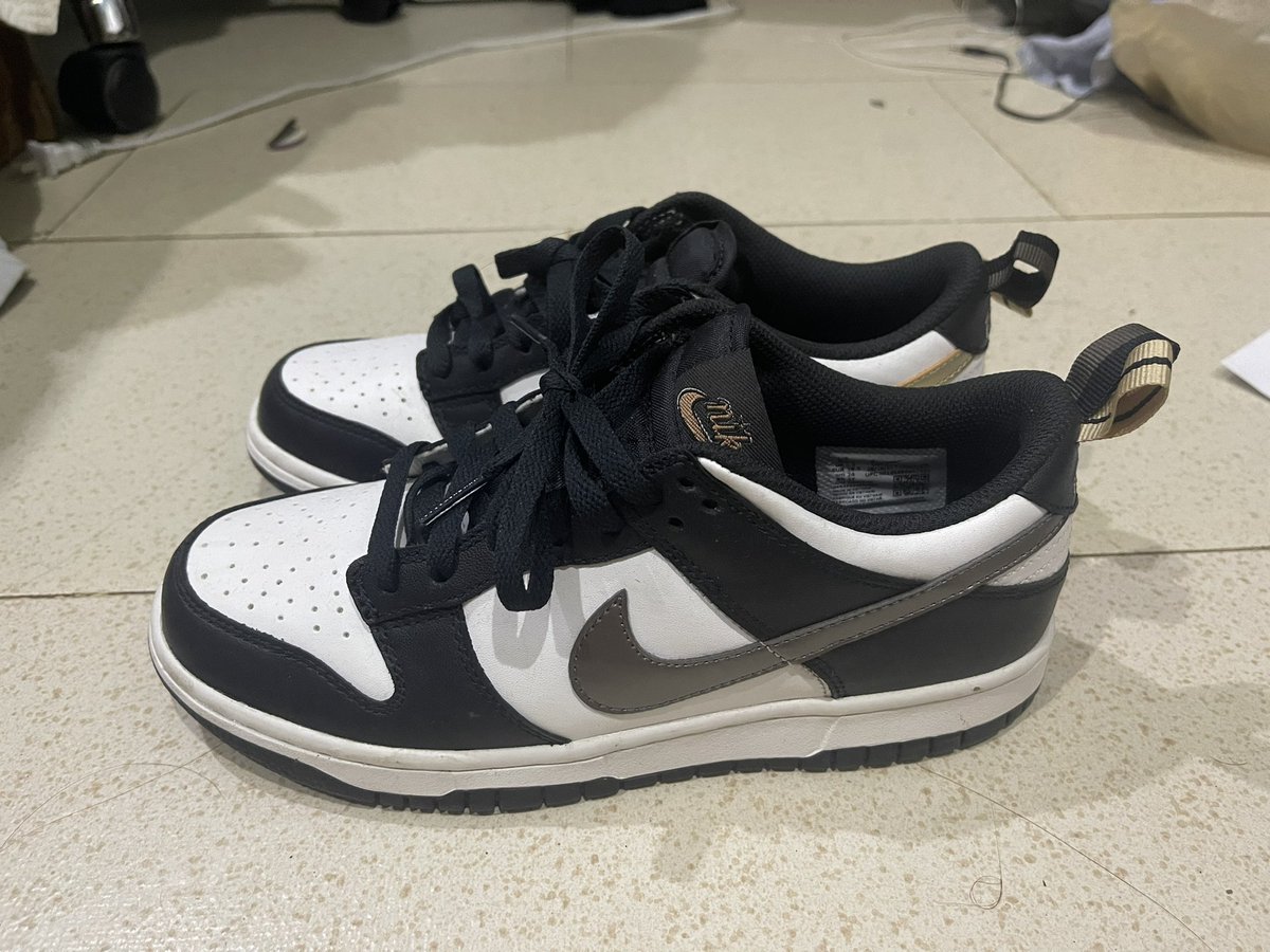 luciesummerbkk's tweet photo. Nike dunk low pulltab 5500 ฿ ตอนนี้ราคา 7000++ สนใจทักมาได้เลยค่า size 38.5 eu ขายต่อเพราะมันเล็กไปสำหรับเราค่า
#nikedunklowpulltab #pulltab #nikedunk #nikedunklow #NIKEDunklow #nikeมือสอง #รองเท้ามือสองของแท้ https://t.co/4szEtBkqxE