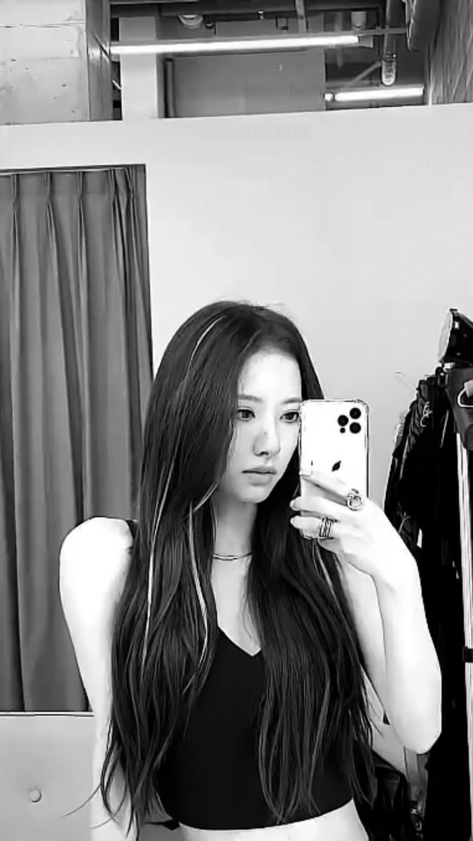_rosacampion's tweet photo. good day, peeps! should I wreak havoc or peacefully enjoy the rest of the weekend before the monday blues come? decisions, decisions. https://t.co/80GPHCpnio