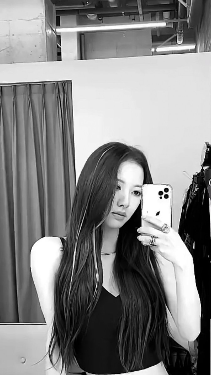 _rosacampion's tweet photo. good day, peeps! should I wreak havoc or peacefully enjoy the rest of the weekend before the monday blues come? decisions, decisions. https://t.co/80GPHCpnio