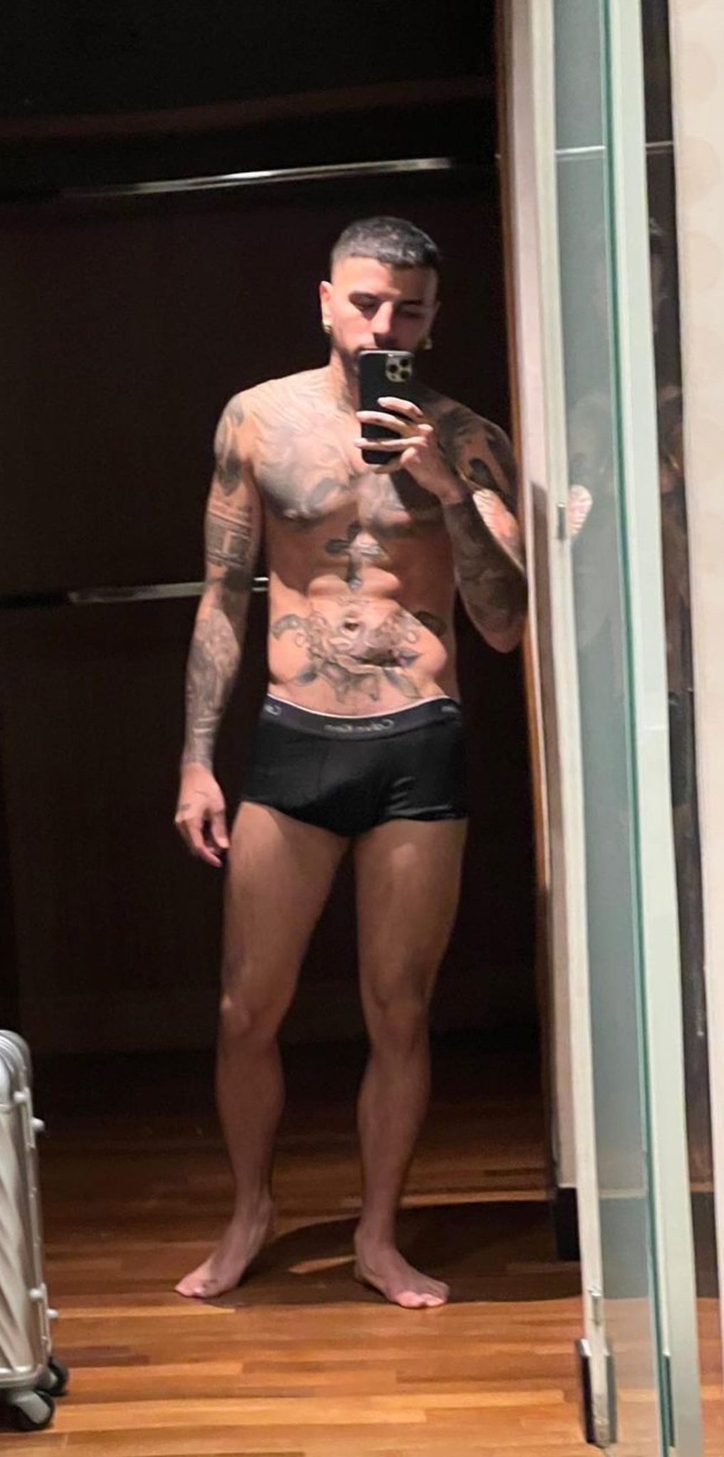 famoso al desnudo on X: Rauw Alejandro desde insta 🤤😈 . . #bulgeaddict  #bulgeshow #bulgespy #bulge #bultoenorme #bultodemacho #bulto #dick  #AssBoys #RauwAlejandro #boxer t.codSj4Fq6R9g  X