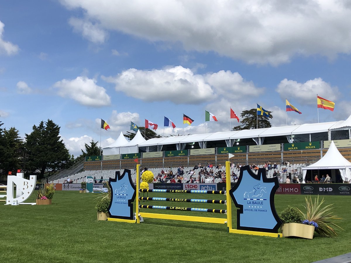 LaBauleEvents's tweet photo. 1️⃣6️⃣ nationalités se retrouvent au @jumpinglabaule : #LaBaule, #destination d’accueil d’événements internationaux 🙌
#labauleevenements #cacestlabaule #jumping #jumpinglabaule 👌 @VilleLaBaule https://t.co/d7vH8Ercvl