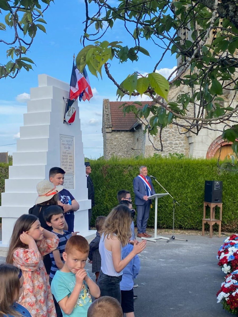 JKrabal's tweet photo. À #Courmont nous avons participé avec ma suppléante @JeanneRoussel2 à l’inauguration du Monument aux Morts voulu par le maire Régis Dujon et son conseil municipal. De nombreux habitants étaient présents, merci à tous notamment aux enfants qui ont chanté La Marseillaise ! https://t.co/HcR4z1LqG0