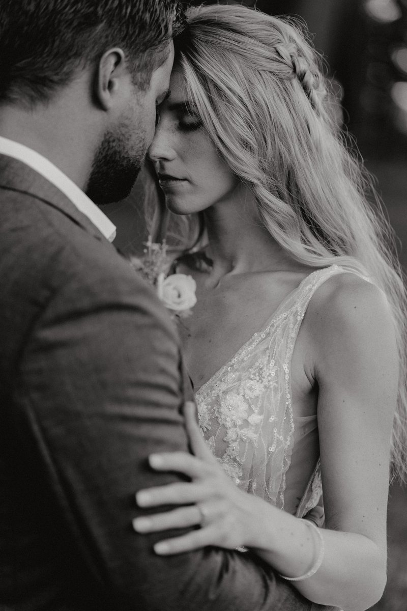 Robert_cobb_pht's tweet photo. This was probably one of my top 10 weddings I’ve ever done, was stoked to travel to Pennsylvanian for this breathtaking wedding! #travel #weddingphotographer #emotion #lakeErie https://t.co/DWsFKwayaO