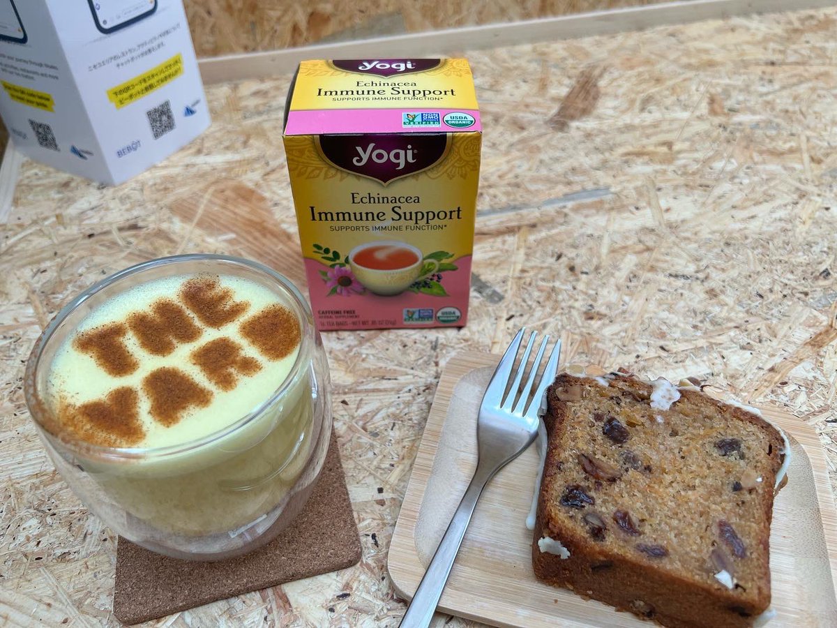 TechheadLola's tweet photo. Chilling out with a Yummy treat at The Yard Niseko π #TumericLatte #VeganCarrotCake π https://t.co/vDzyF1zvdN