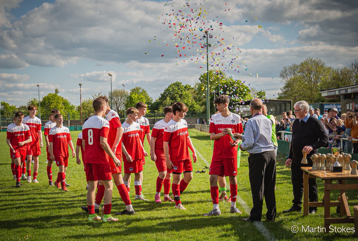 nitram123's tweet photo. @DevizesU18 celebrate winning the @WiltsLeague Cup Final 2022 and securing a great League and Cup couple @CorshamTownFC  @swsportsnews @gazsport @WiltshireSport @BBCWiltshire @bbcpointswest https://t.co/G7Brs9o19E