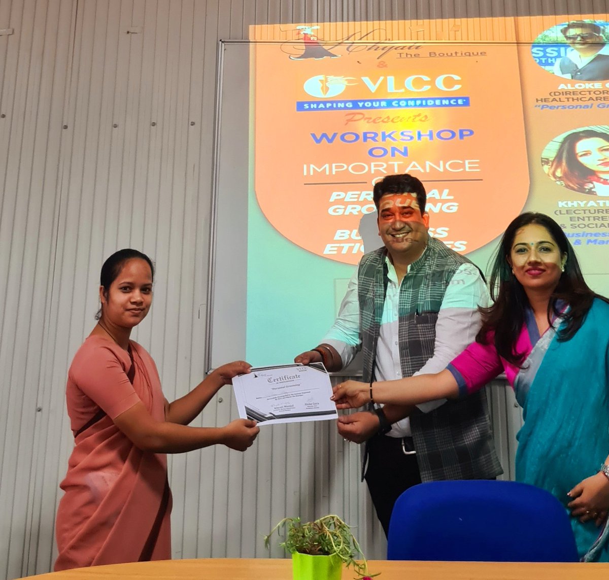 khyati_munjal's tweet photo. Khyati..the Boutique & VLCC Conducted workshop on Personal Grooming & Business Etiquettes❤❤ #ChangeIsImportant #ProfessionalBehaviour @aloke_gera https://t.co/4B6Zg43Bm2