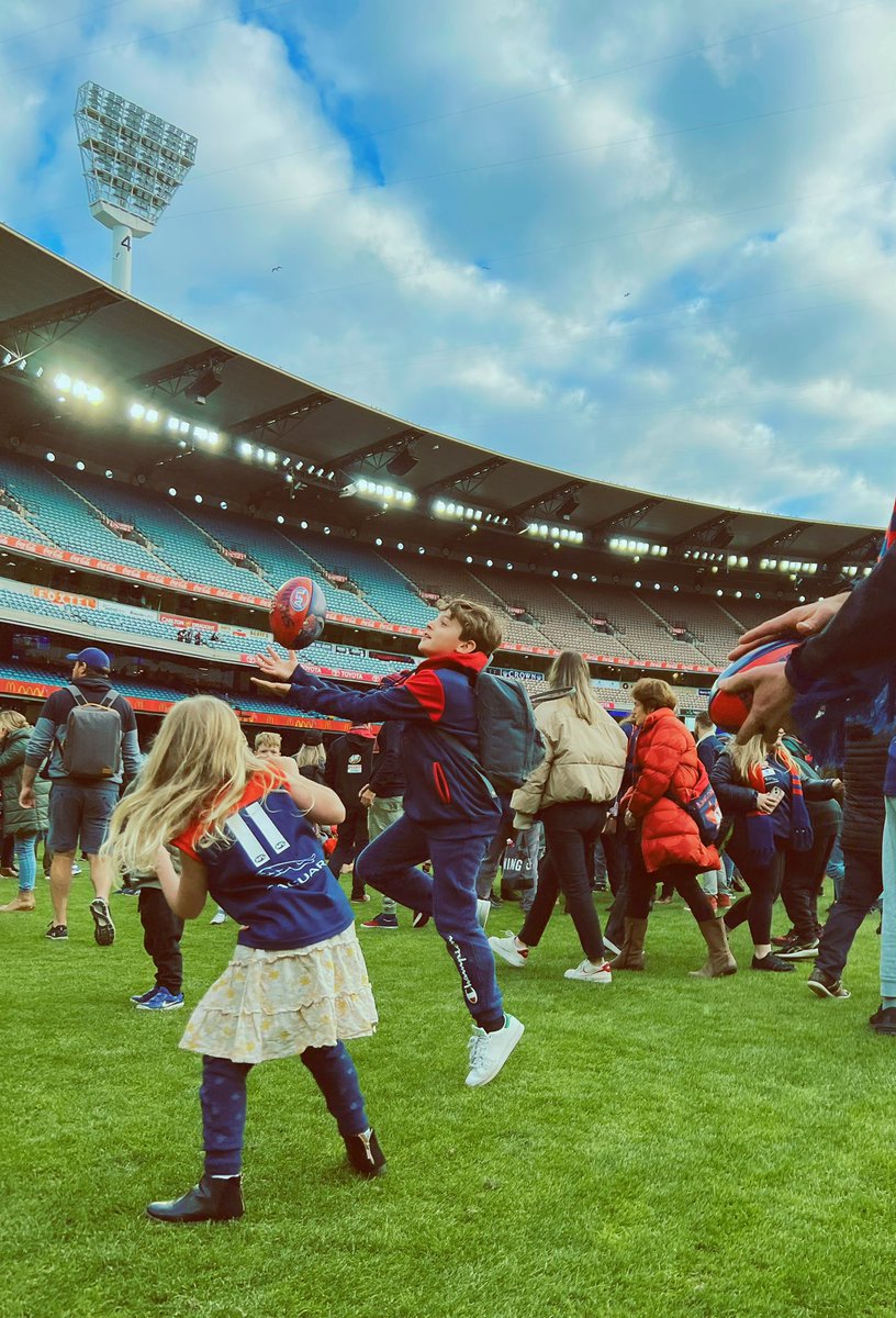 SandiSieger's tweet photo. Happy Mother’s Day to me ❤️💙 #AFLDeesSaints #DemonSpirit #EightInARow https://t.co/neZ0nKqsEh