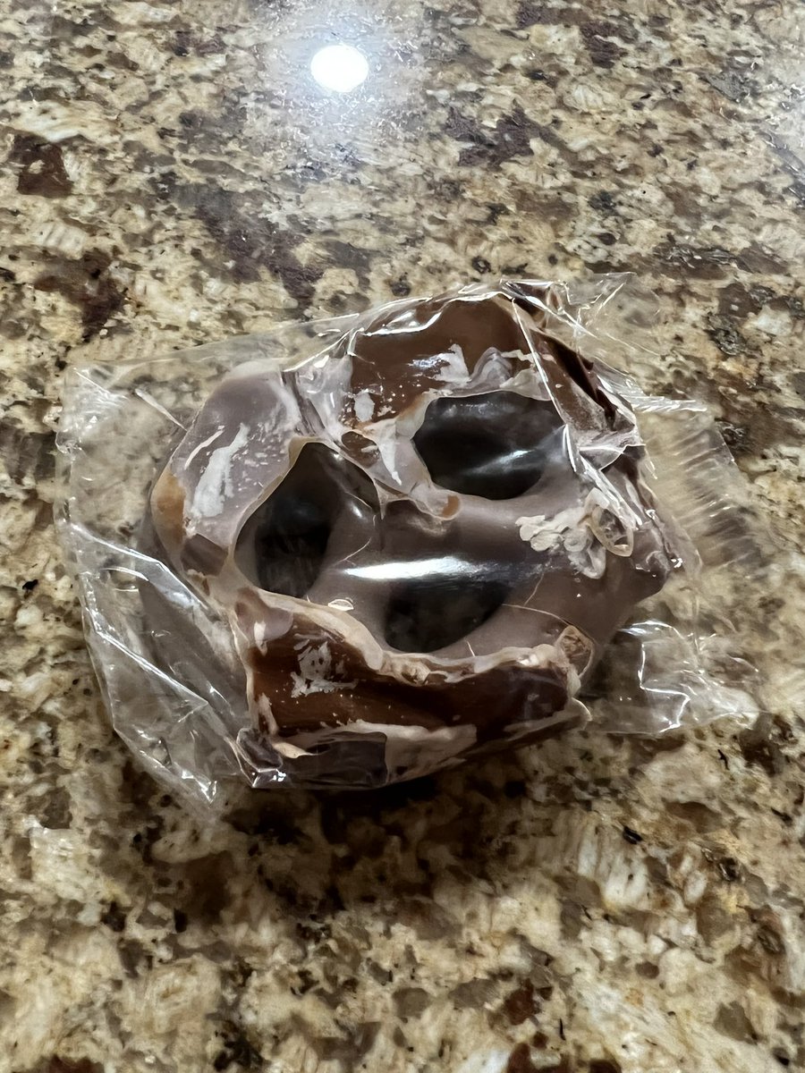 kengsington's tweet photo. @1800flowershelp ordered a teacher appreciation gift and was very disappointed! The chocolates had MELTED in their packaging https://t.co/99cjxdu6It