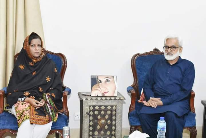 AmjadShahjilani's tweet photo. قابل احترام معزز شخصیت نرم دل کے مالک اور سابقہ ایم پی اے حاجی انور احمد خان مھر صاحب طبیعت خراب ہونے کے باعث کراچی کی نجی اسپتال میں انتقال کرگئے ہیں اللہ پاک مرحوم کےدرجات بلند کرے،تمام صغيره اور جنت الفردوس میں اعلی مقام عطا فرمائے
@ShahNafisa https://t.co/jIm7PL9zVD