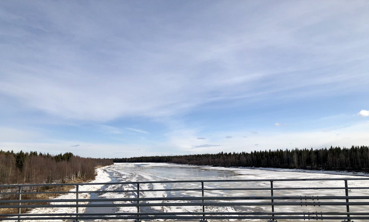 JamsenAntti's tweet photo. #Ounaski vielä jäässä Kaukosen kylän kohdalta rantaa lukuun ottamatta. #kittilä #kaukonen #varautuminen #tulvat #syke #tulvakeskus #lappi #finland https://t.co/mpOQDj6GKz