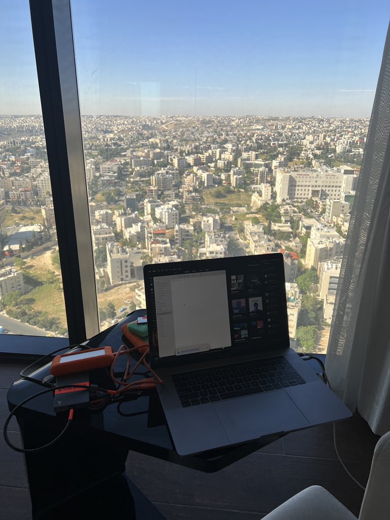 Alex_Broadstock's tweet photo. Best footage backup view ever https://t.co/IiURxjcc11