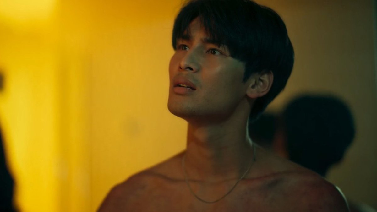 apologyapo's tweet photo. Pete has spy instincts — he knows. I feel he said that stuff just to get a reaction out of porsche. He got his confirmation. Then, he told kinn he doesn't know what's going on, but gives the right advise regarding porsche anyway. 

[#KinnPorscheEP5] 
[#KinnPorscheTheseries ] https://t.co/eaJztDBsdv