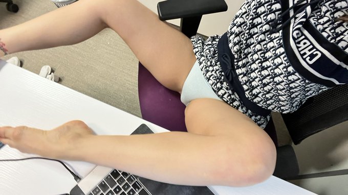 Sunday office😜 https://t.co/0JKpDg7qzI<a href="/tag/blacktapeproject"class="tags"><span>#blacktapeproject</span></a>