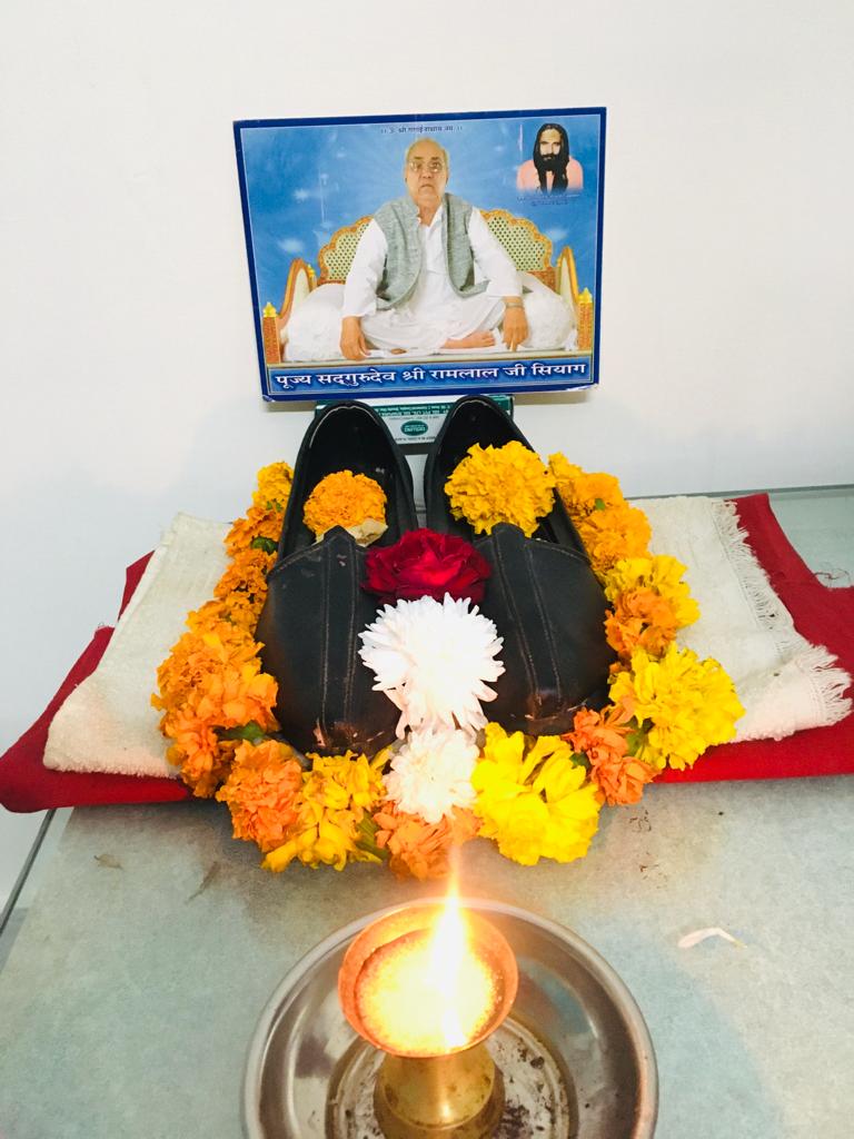 Rabina59172141's tweet photo. When Kundalini Shakti is awakened through chanting of Sanjeevani Mantra and meditation,it rises through 'Sushumana' to reach 'Sahasrahara' ,it's final destination where it's Master Param Shiva the eternal supramental consciousness resides
#TheInternalDoctor
#mentalhealth
#autism https://t.co/9dobfeZP4y