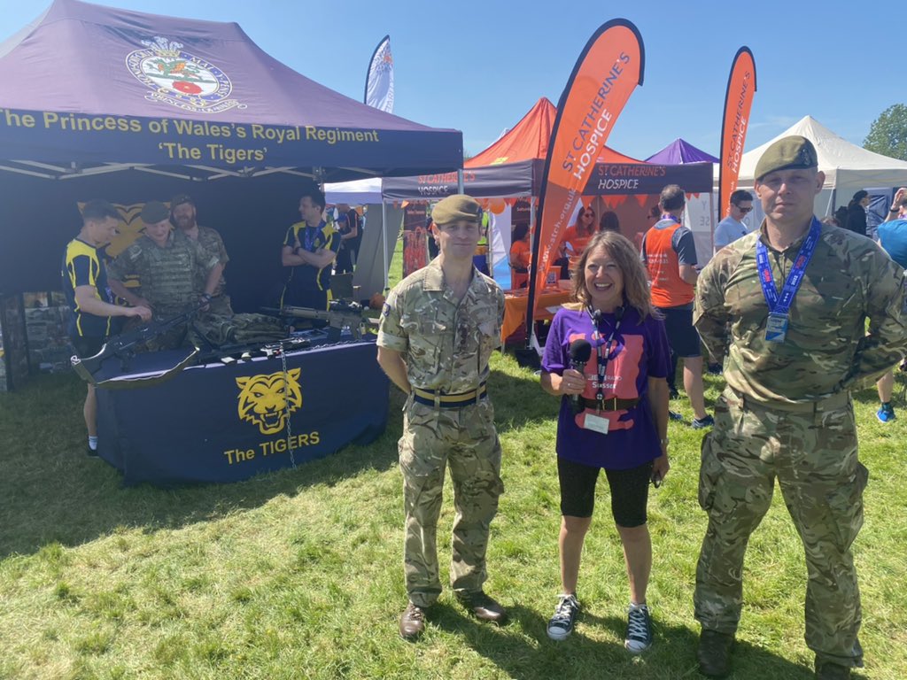 What a fab day at <a href="/rungatwick/">Run Gatwick</a> @OBrienKrystyna chatted with Capt George Nisbet and LCpl Sparks Knight of <a href="/4PWRRTigers/">4 PWRR Tigers</a> about soldiers running the Half Marathon and the 10k in uniform with loaded packs.