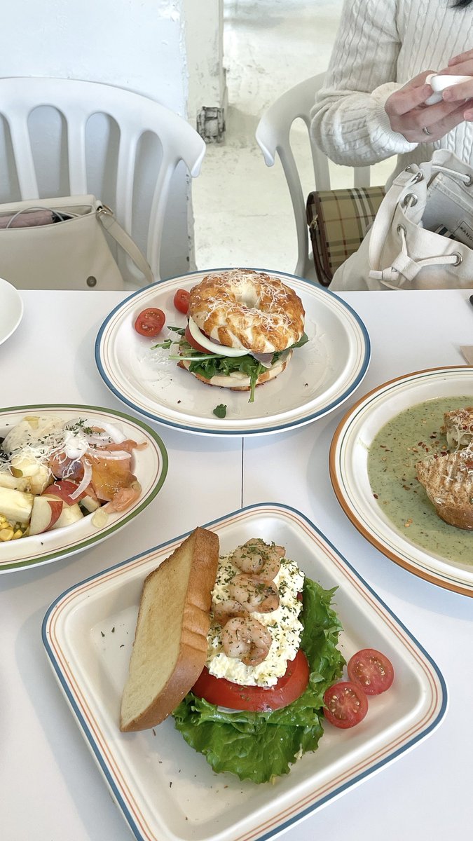 whitepinkly's tweet photo. 내가 고른 성수 맛집 1등... 🥗🥙🥯🥪 https://t.co/hLElSoX6xU