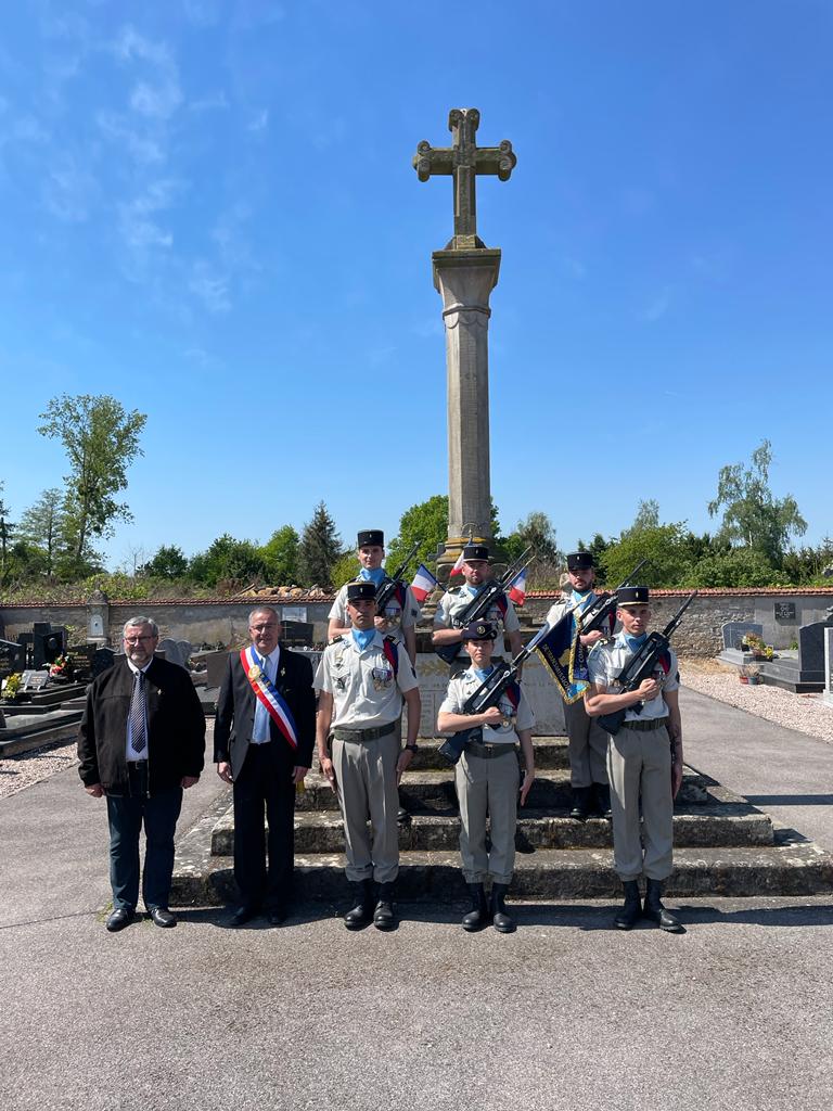 53eRT1's tweet photo. En ce #8mai, les transmetteurs du #53RT rendent hommage à celles et ceux qui se sont battus pour la Liberté.

#EnLeurSouvenir https://t.co/6tM7ToHHok