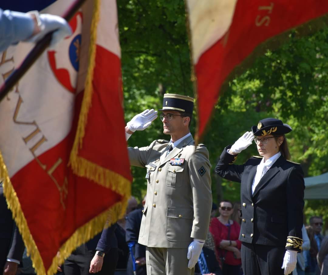 53eRT1's tweet photo. En ce #8mai, les transmetteurs du #53RT rendent hommage à celles et ceux qui se sont battus pour la Liberté.

#EnLeurSouvenir https://t.co/6tM7ToHHok