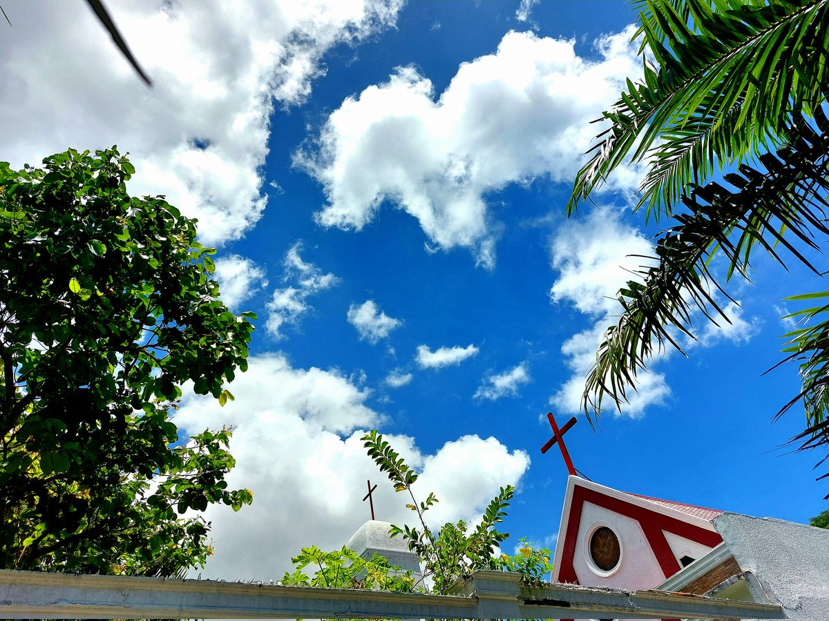 josereyalo's tweet photo. Clouds on a #sunday.
Just #GoodVibesOnly and
Have #ablessedSunday.
#StormHour #ThePhotoHour #clouds https://t.co/TOb1UnG9X6
