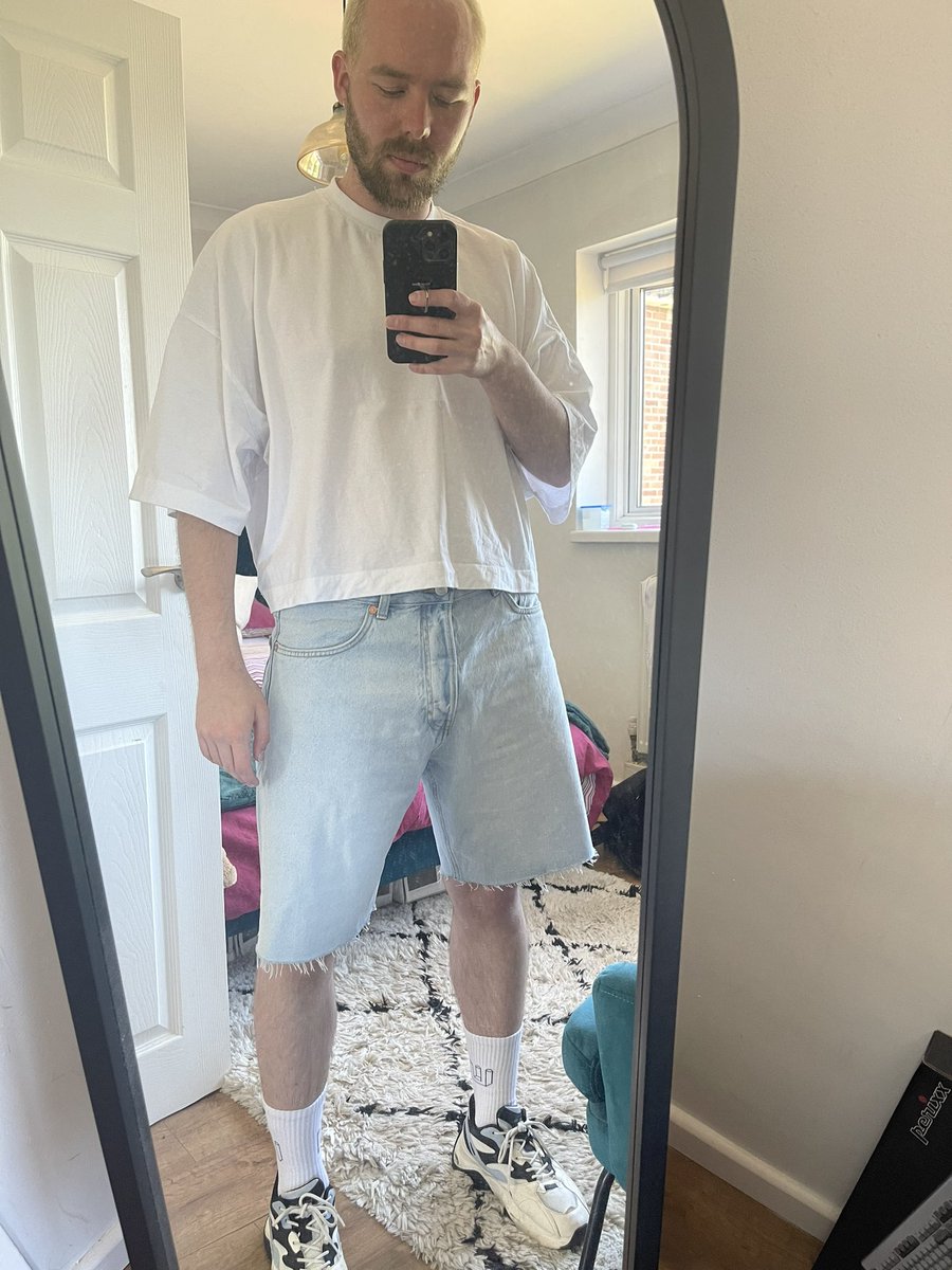 bencjharris's tweet photo. Sometimes I wish I could just walk around naked https://t.co/HHDsdx8QYN