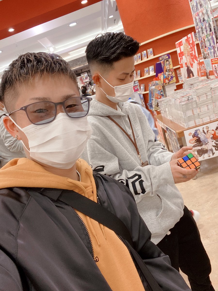 ma_kun1206's tweet photo. 今年のGW
よく飽きずに何年も一緒にいるなぁ

2人で話してる時のマジでマジで
誰にも理解されなさそうなくだらない話で爆笑してる時最高に楽しいよ🙄笑

最後の写真は多分20と19くらい🙄 https://t.co/7GyjsWtUPE