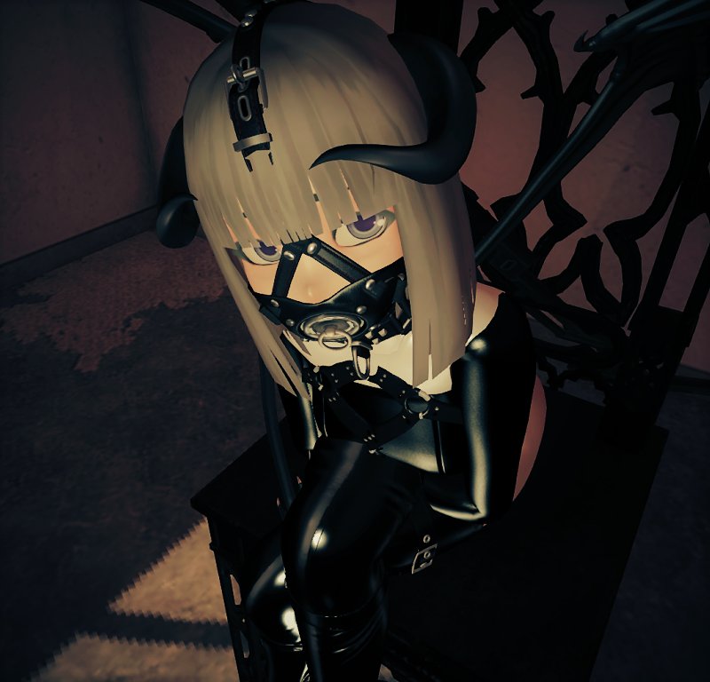 廃墟を彷徨う拘束衣と開口マスクの夢魔。
口の蓋を取ってくれる相手を探してる。

#SecondLife 