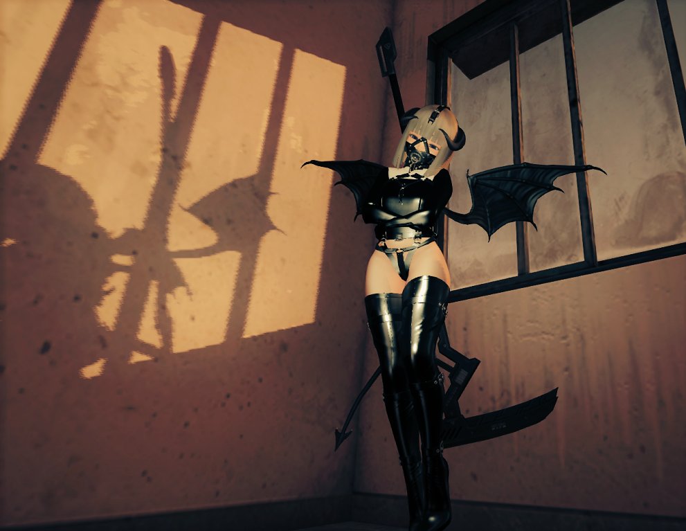 廃墟を彷徨う拘束衣と開口マスクの夢魔。
口の蓋を取ってくれる相手を探してる。

#SecondLife 