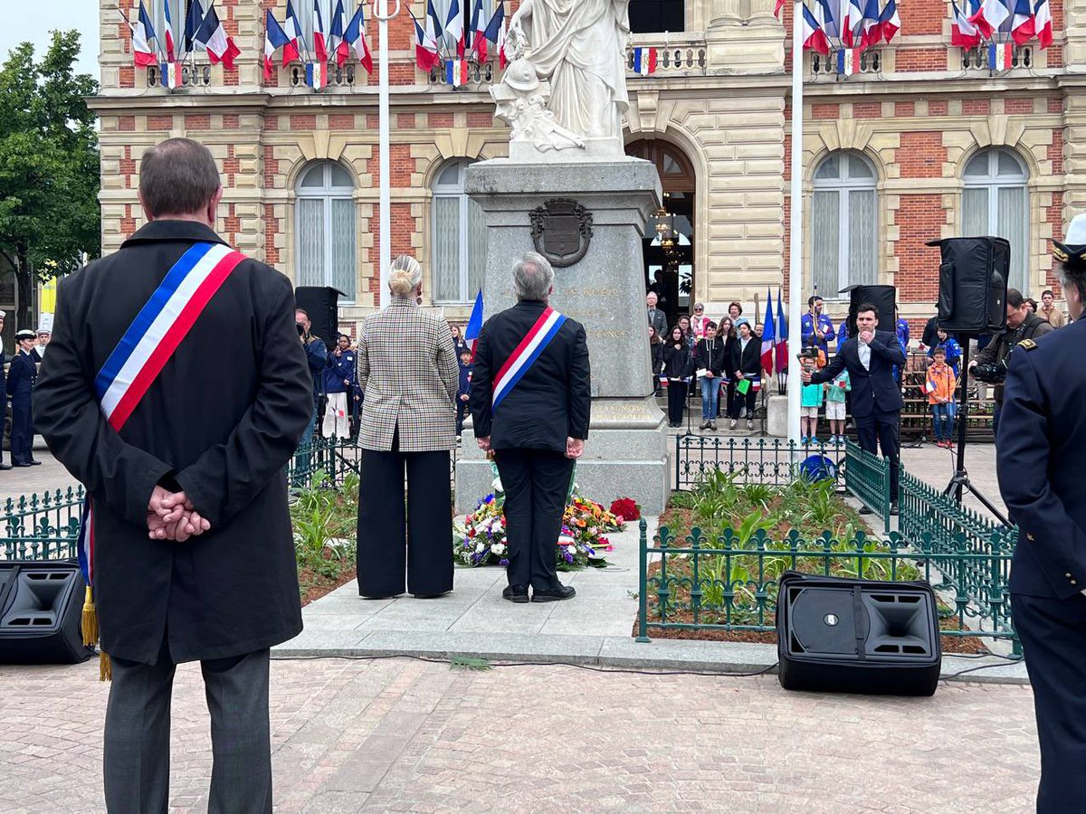 jmarilossian's tweet photo. 🇫🇷Après #Garches en début de matinée, cérémonies du #8Mai à #Rueil avec @ValerieCordon et les élus et militants marcheurs que je remercie pour leur présence.
Je remercie également @PierreBosche d’avoir déposé une gerbe en mon nom pour la cérémonie à #SaintCloud. https://t.co/qZ9sP254ML