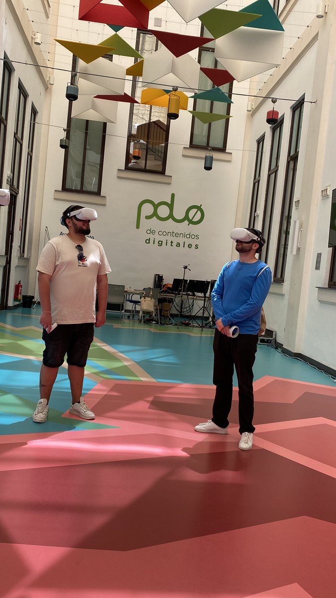 Empiezan las pruebas del domingo 😍 aquí tenemos a nuestros beta tester preparados para ser devorados  🧟‍♀️ 

#zombies #vr #realidadvirtual #oculusquest2