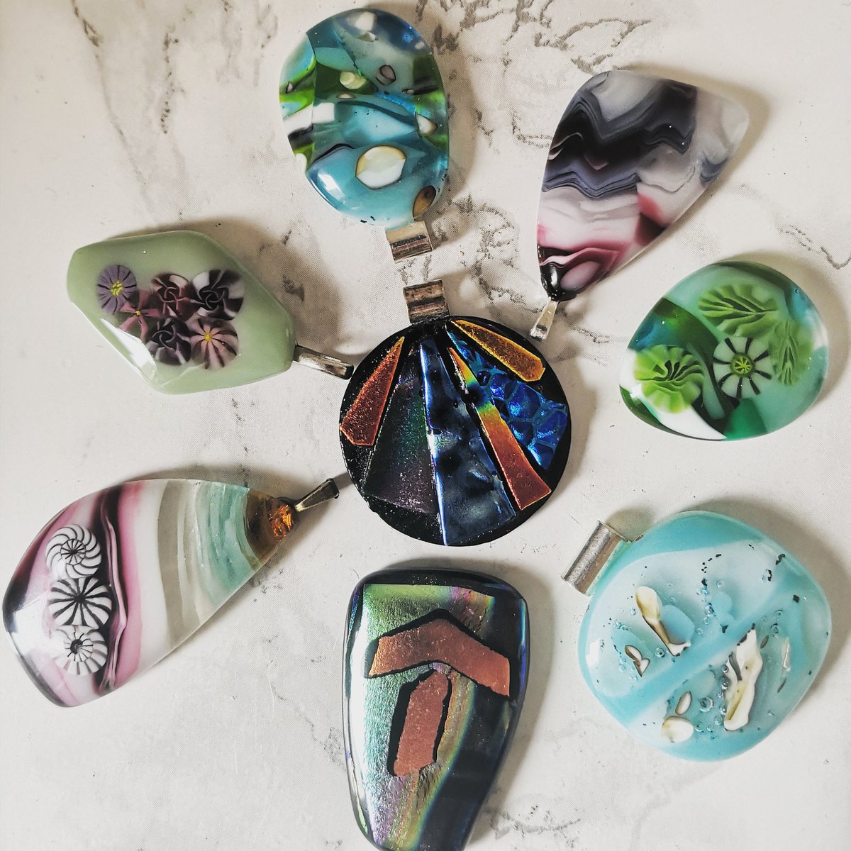 Mamabearretro's tweet photo. Glass is amazing! Imagine working with molten glass - in your microwave 😱. A few of my pieces on display

#glassfusing #glass #glassjewellery #glassart #glasspendant #glassfusingart #microwavekiln #microwavekilnjewellery https://t.co/oyBD8rdLYy