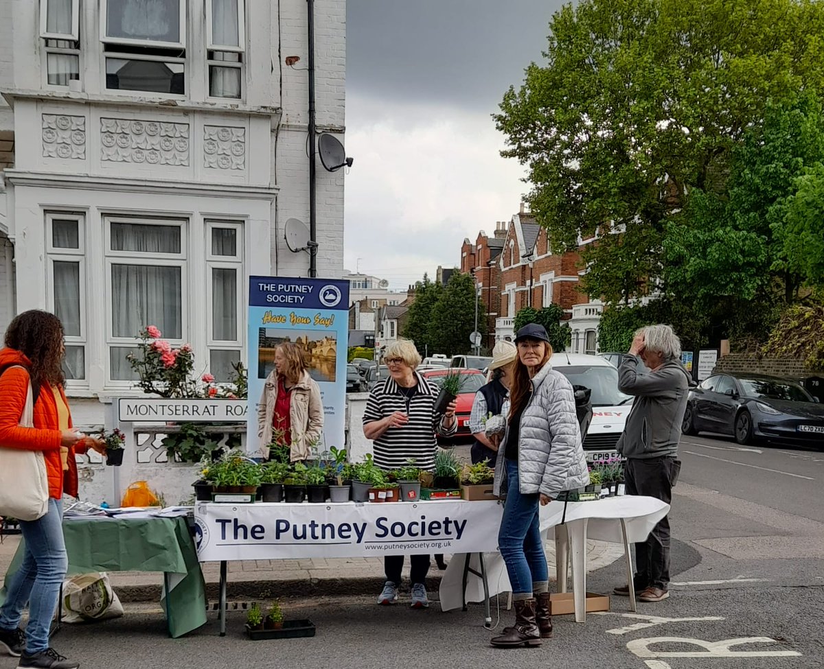 putneysociety's tweet photo. Many thanks to all @putneysociety members who grew plants and gave their time at our great plant give away. Back again next Saturday in our drive to make #Putney Blooming Marvellous https://t.co/Ow7F6levgC