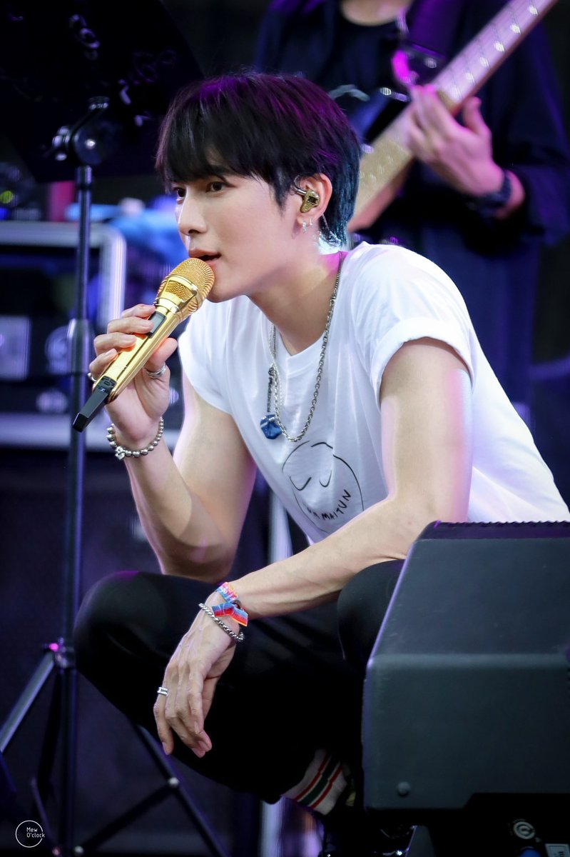 MewOclock's tweet photo. Cute to da maxxxx 😚

@MSuppasit 
 #แคท8xมิว https://t.co/aHodlTih1I