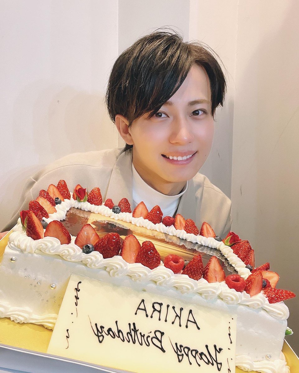 ONFLEEK_AKIRA's tweet photo. １つ歳を取りました。

沢山のお祝いのメッセージありがとうございました🙇‍♂️
誕生日をこんなに祝ってもらえるのはONEDAYになって良かったことの１つです！
幸せだ〜🥰🥰🥰

そんな今日はお休みだったので姉と弟とお出掛けしました😆
動画撮ったから〜〜

続きはインスタで↓

https://t.co/if6zvMDw8C https://t.co/mAnniET2Zn