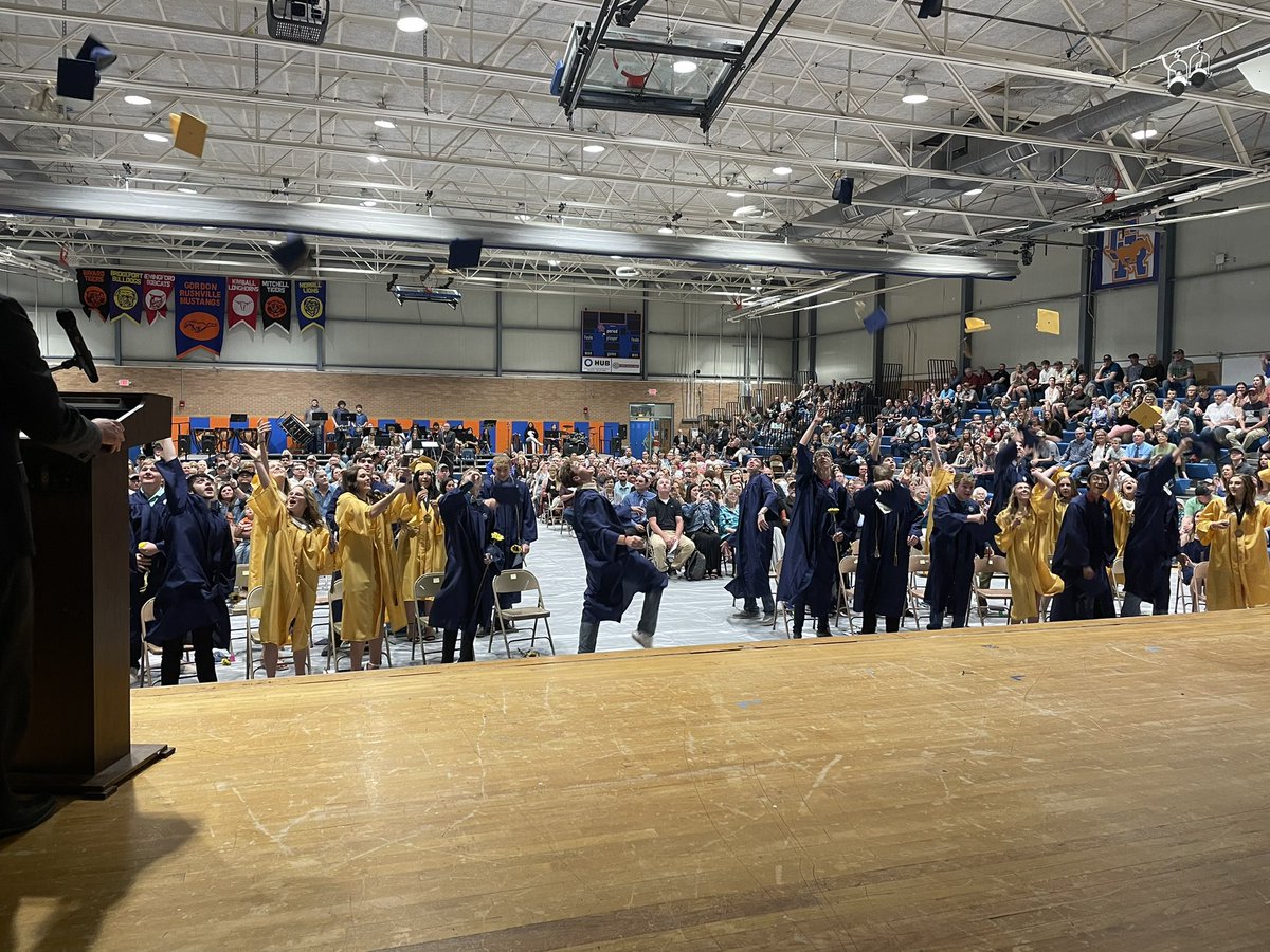 loliggett's tweet photo. This symbolic gesture makes me proud to be an educator every year!!! Congratulations @GRHSmustangs Class of 2022 and best wishes! HS graduation #39!!! @grmustangs https://t.co/F0YdhdOhBy