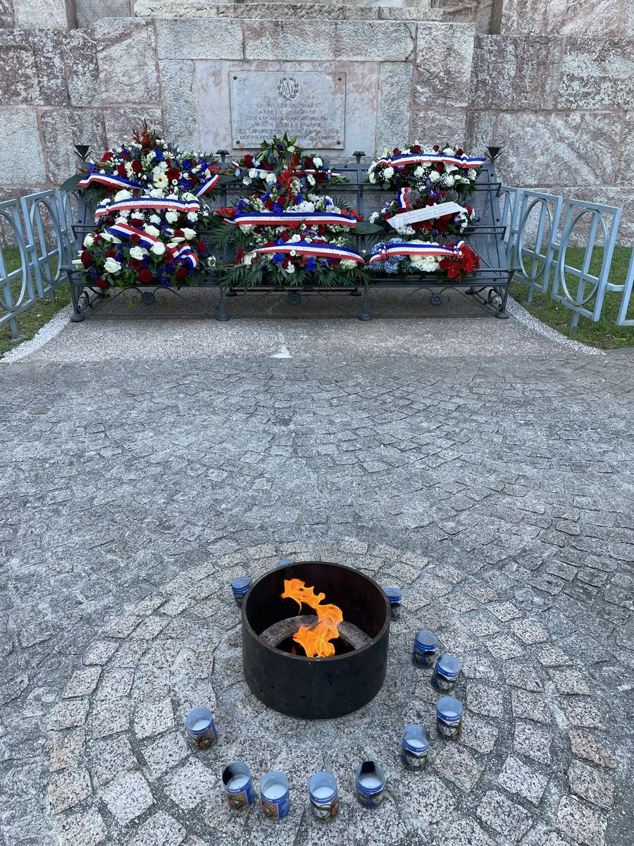 Agneslangevine's tweet photo. #Perpignan Je représentais @CaroleDelga commémoration du #8mai1945 en l’honneur des morts et résistant.e.s pour la 🇫🇷 alors que le peuple Ukrainien subit les fureurs de la guerre
Hommage au Maquis Henri Barbusse #Canigou avec la flamme ravivée de #Valmanya https://t.co/nhh9RHJQAv