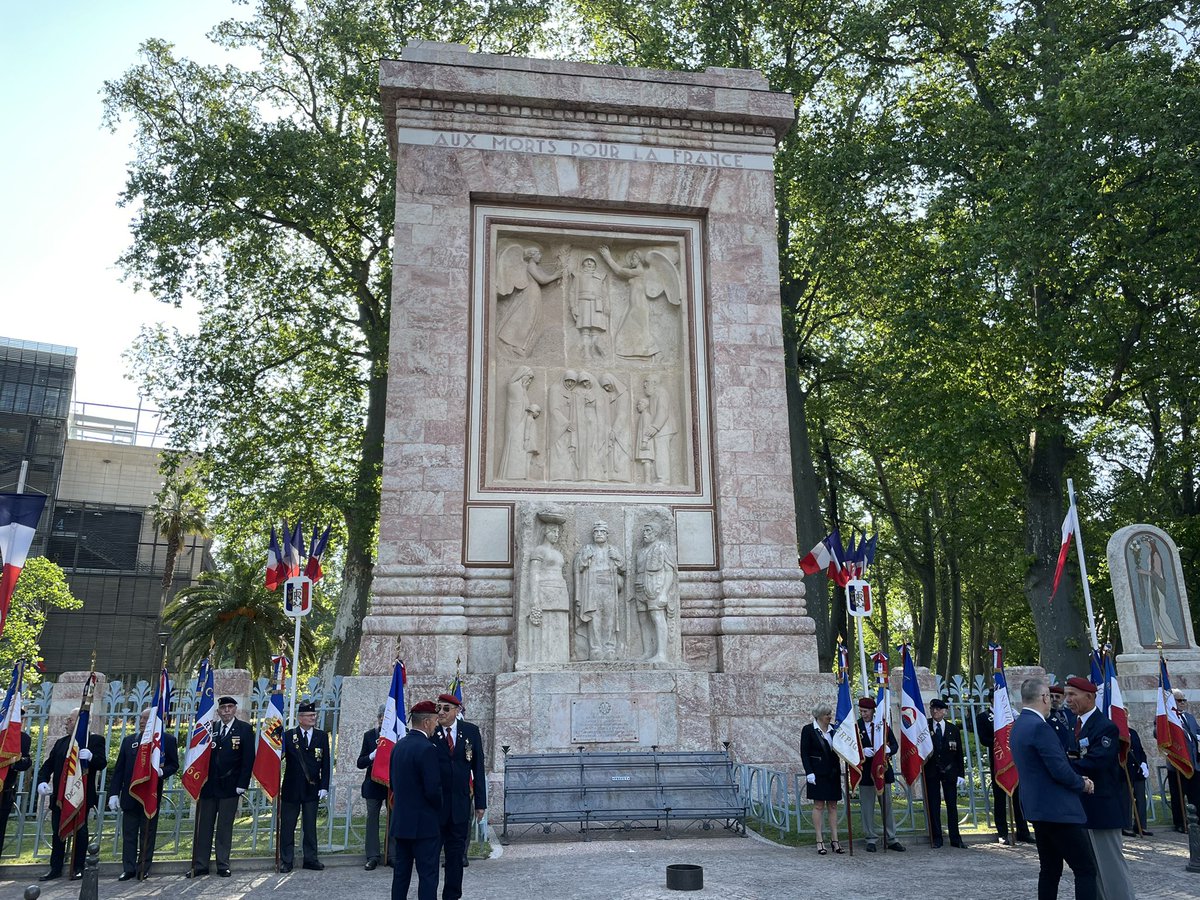 Agneslangevine's tweet photo. #Perpignan Je représentais @CaroleDelga commémoration du #8mai1945 en l’honneur des morts et résistant.e.s pour la 🇫🇷 alors que le peuple Ukrainien subit les fureurs de la guerre
Hommage au Maquis Henri Barbusse #Canigou avec la flamme ravivée de #Valmanya https://t.co/nhh9RHJQAv