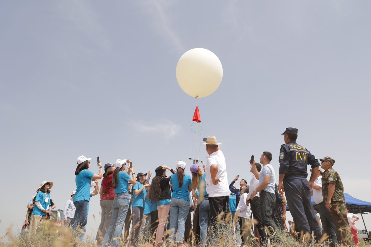 MunirMammadzade's tweet photo. They did it! ๐ฐ
Girls From #Uzbekistan are breaking gender stereotypes and have shown yet again that they can lead in any field.
@UNICEF_UZB is happy to support them in this journey.
#LaunchYourDream #UNISAT #GirlsInSTEM #GirlsinScience @UNICEFinnovate @UNICEF_ECA @DubaiCares https://t.co/e0OD0hXEtX