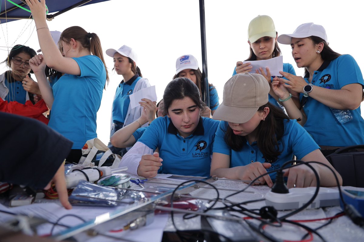 MunirMammadzade's tweet photo. They did it! ๐ฐ
Girls From #Uzbekistan are breaking gender stereotypes and have shown yet again that they can lead in any field.
@UNICEF_UZB is happy to support them in this journey.
#LaunchYourDream #UNISAT #GirlsInSTEM #GirlsinScience @UNICEFinnovate @UNICEF_ECA @DubaiCares https://t.co/e0OD0hXEtX