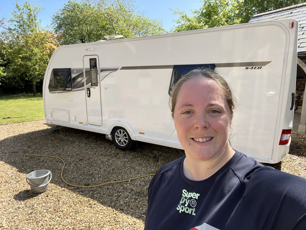 RachWilliamson0's tweet photo. Perfect weather to wash the caravan ππ»π§½πͺ£
#PreTrips #MiniBreaks #CaravanOwner #FreestyleSE @Lowdhams @candmclub @pcaravan @swiftgroup https://t.co/HIBHnEjzAk