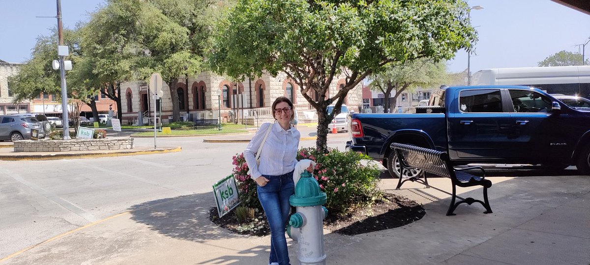 chetira_'s tweet photo. Oggi colazione a Stephenville Tx, giusto dietro l' angolo.
Con uova, frittata,pancetta, biscuit, gravy, pomodori, pane tostato, pancakes caffè acqua con 70 mila cubetti di ghiaccio.
Resisto https://t.co/ovqmS4Rio5