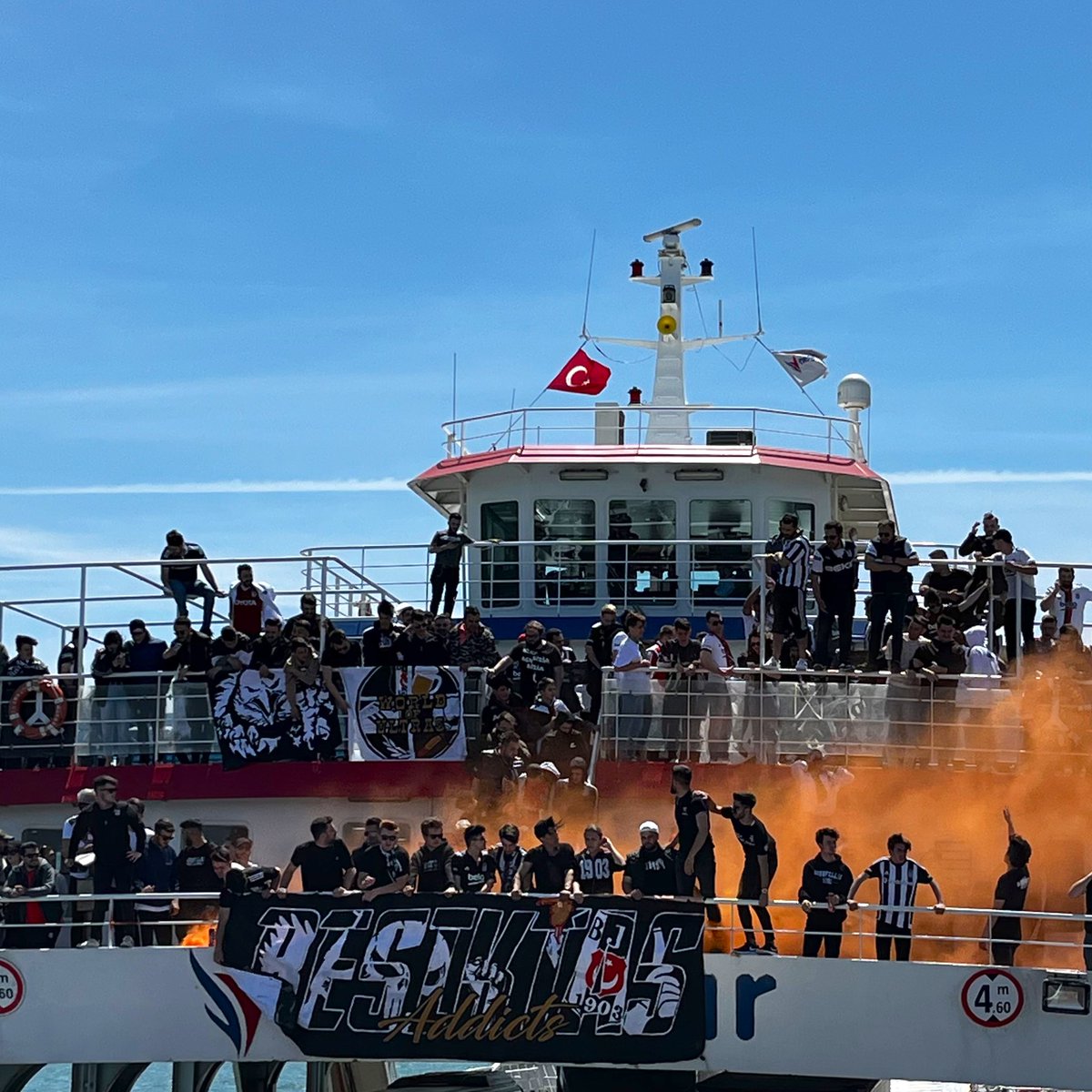 BesiktasAddicts's tweet photo. NE KAHRIN ÇEKİLİR NE DE SENDEN VAZGEÇİLİR.
#BesiktasAddicts #UludagUnity
#YEKBURSA https://t.co/EgBdLT1hqo