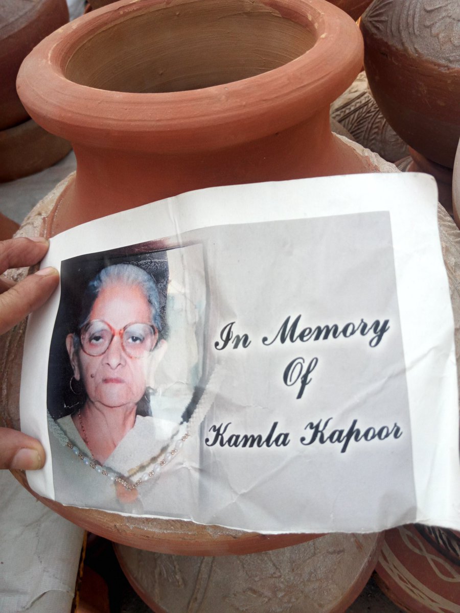 sunilkapoor8's tweet photo. @anandmahindra Missing you everyday!! But I always feel that you &amp; your blessings are with me all d time.

Small gesture in #Mothers memory,kept #Matkas on few locations so that poor can drink #Cold water. #MothersDay 👏 https://t.co/o0737rtCV4