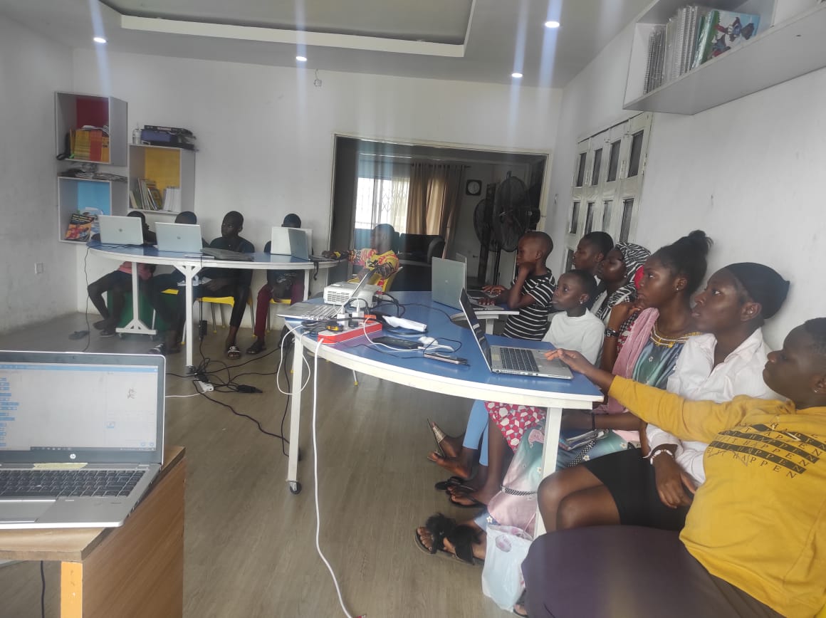 TRepairers's tweet image. We are super proud of the progress our children have made in the last eight weeks in learning basic digital skills. As they begin their coding journey in Scratch Programming, we remain thankful to our partners @KidsInnovation1.
#STEM #100DaysOfCode #scratchprogramming #kidscode