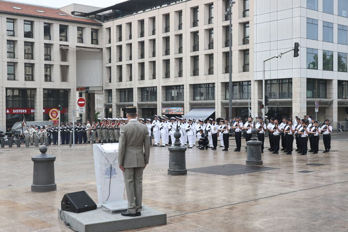 77e anniversaire de la victoire du 8 mai 1945. Je participe ce matin à la cérémonie commémorative avec le <a href="/prefet13/">Préfet de la région Provence-Alpes-Côte d'Azur</a>. La transmission et le devoir de mémoire sont essentiels. J'étais entourée d’Abigaelle et Elyes 2 jeunes conseillers départementaux pour le dépôt de gerbes.