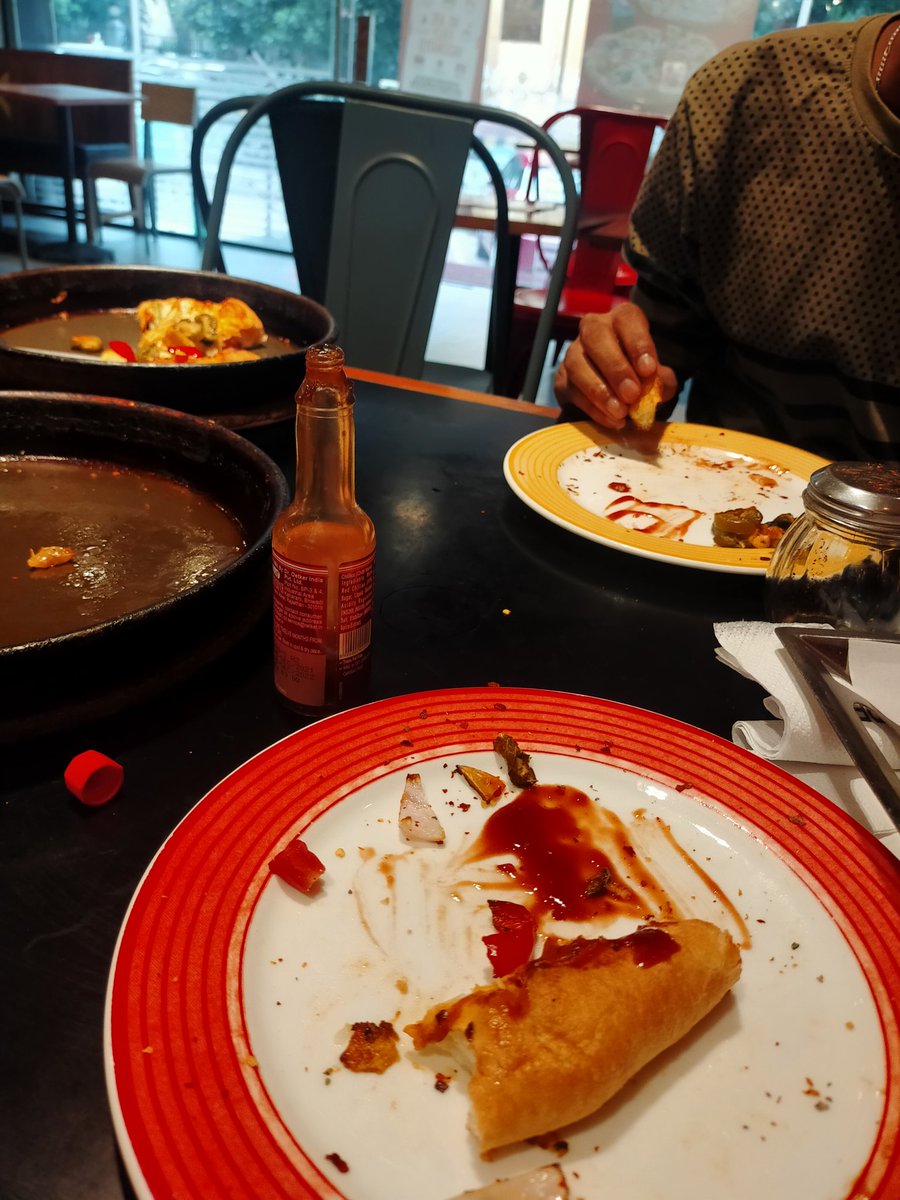 chasersume07's tweet photo. Thanks @PizzaHutIN mg road for not serving us water and Pepsi though we are done eating 🔥....  What a customer satisfaction 😂.... enjoy free pepsi from our side. https://t.co/Ov1hyoZPFt