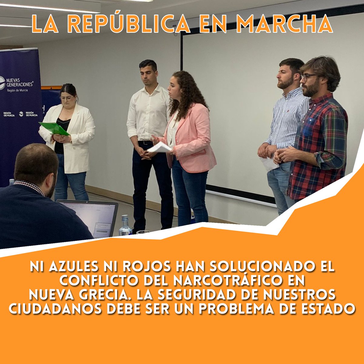 pnaranjacigmap's tweet photo. ❌ Ni Azules ni Rojos han sabido solucionar los conflictos en torno al narcotráfico. Se benefician de él, pues dependen de su apoyo económico. https://t.co/IzrLWQlTcf