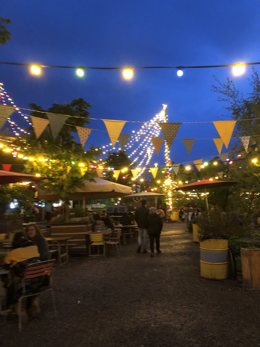 Zürich’ten hepinize selamlar sevgiler ✋🌿☕️

Başta ANNEM olmak üzere 
Bütün ANNE’lerin ANNE’ler günü kutlu olsun 👩‍👦🌿🌷🌺🌹🥀

Mesafeler senin benim hayattaki en değerli varlığım olduğun gerçeğini değiştirmez. Seni çok seviyorum Anneciğim…🥺

#AnnemsizAnnelerGuenue 
#pazar