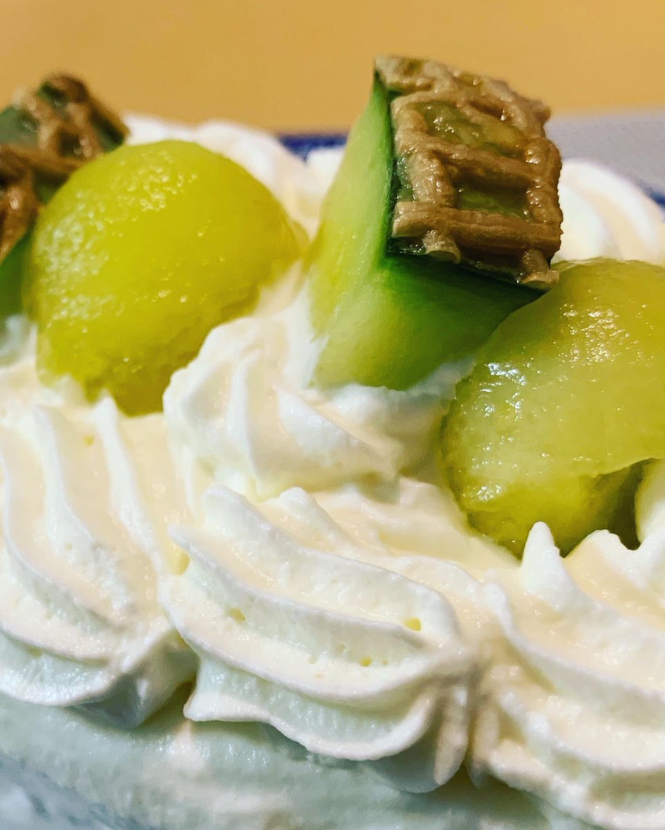 erabilog's tweet photo. メロンショートケーキを作りました。
フワフワのスポンジと生クリームにジューシーなメロンが最高の組み合わせです。
#スイーツ #スイーツテロ #スイーツ女子 #スイーツ男子 #甘党 #手作りケーキ #メロンケーキ #ショートケーキ #ケーキ #甘いもの大好き #sweets #sweetsgram #cake #meloncake https://t.co/K2US5wpTE2