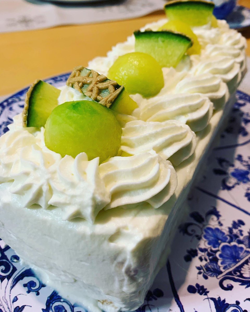 erabilog's tweet photo. メロンショートケーキを作りました。
フワフワのスポンジと生クリームにジューシーなメロンが最高の組み合わせです。
#スイーツ #スイーツテロ #スイーツ女子 #スイーツ男子 #甘党 #手作りケーキ #メロンケーキ #ショートケーキ #ケーキ #甘いもの大好き #sweets #sweetsgram #cake #meloncake https://t.co/K2US5wpTE2